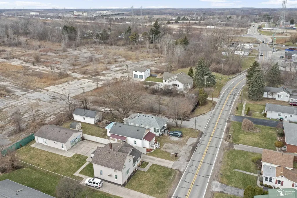 6590 S Huron River Drive South Rockwood Village MI 48179