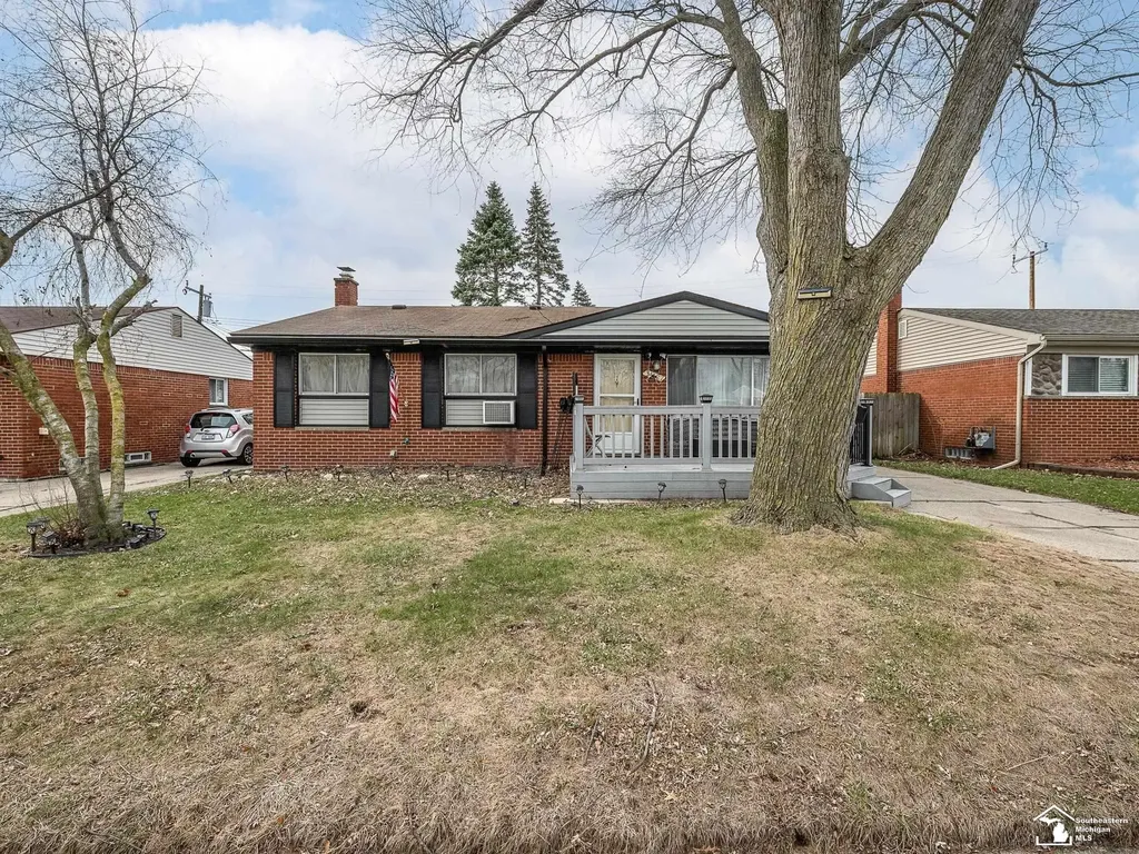 34627 Nancy Street Westland City MI 48186