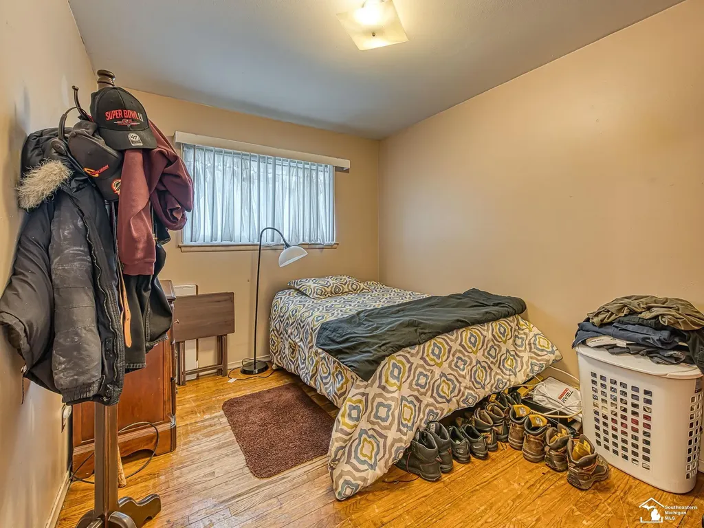 34627 Nancy Street Westland City MI 48186