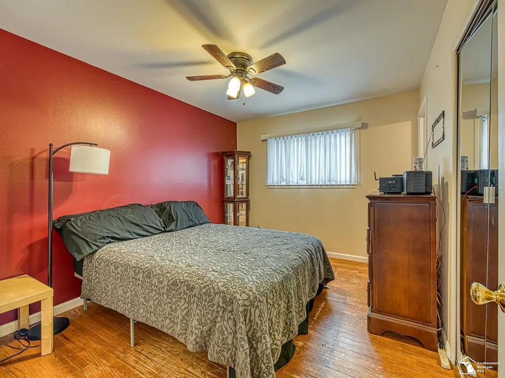 34627 Nancy Street Westland City MI 48186