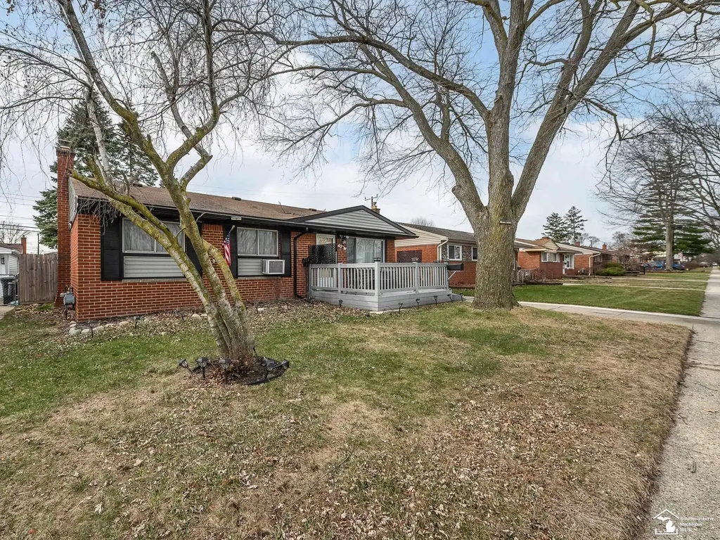 34627 Nancy Street Westland City MI 48186