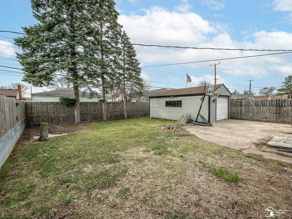 34627 Nancy Street Westland City MI 48186