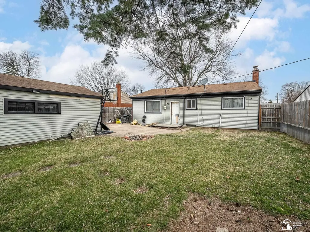 34627 Nancy Street Westland City MI 48186