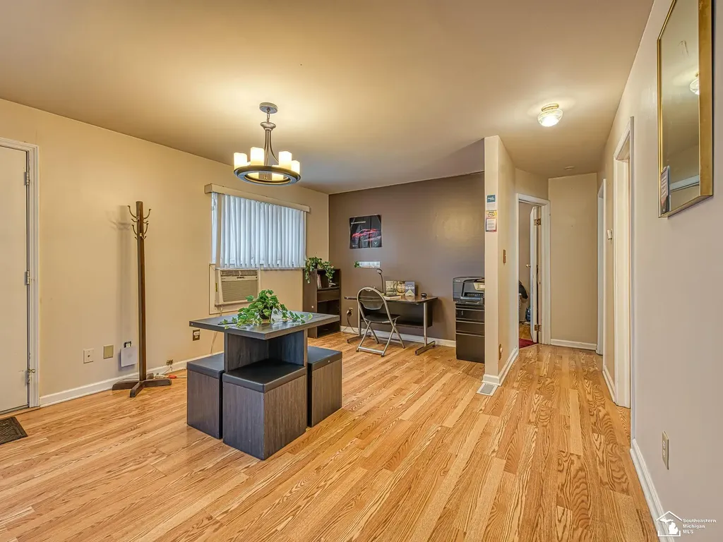 34627 Nancy Street Westland City MI 48186