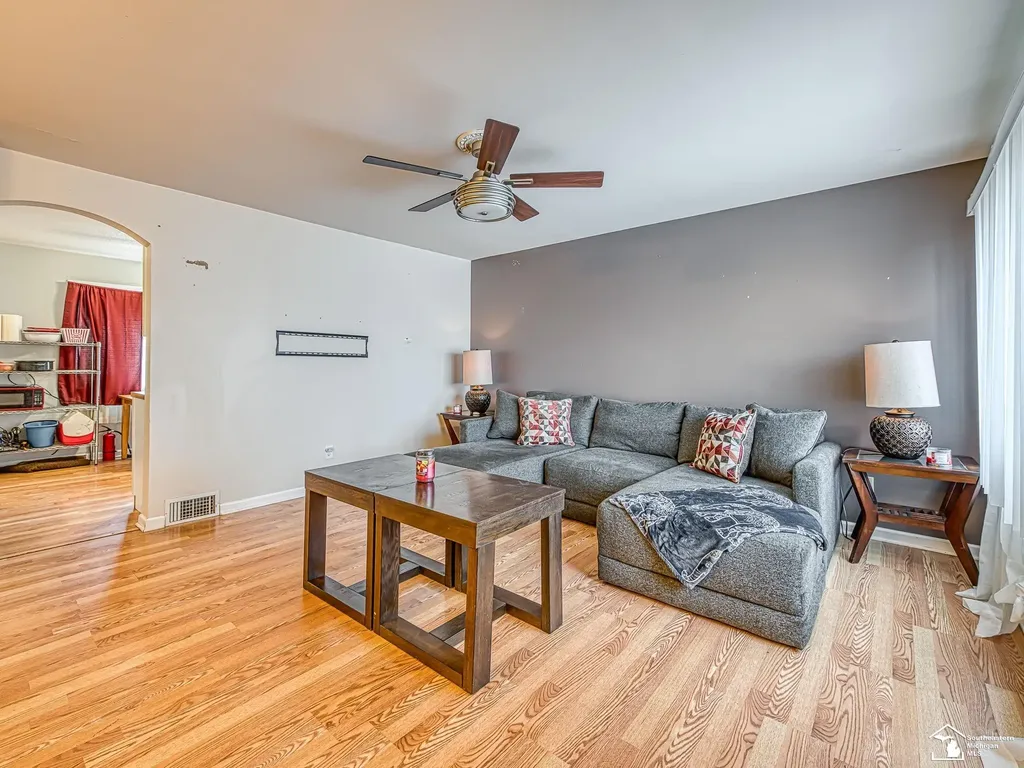 34627 Nancy Street Westland City MI 48186