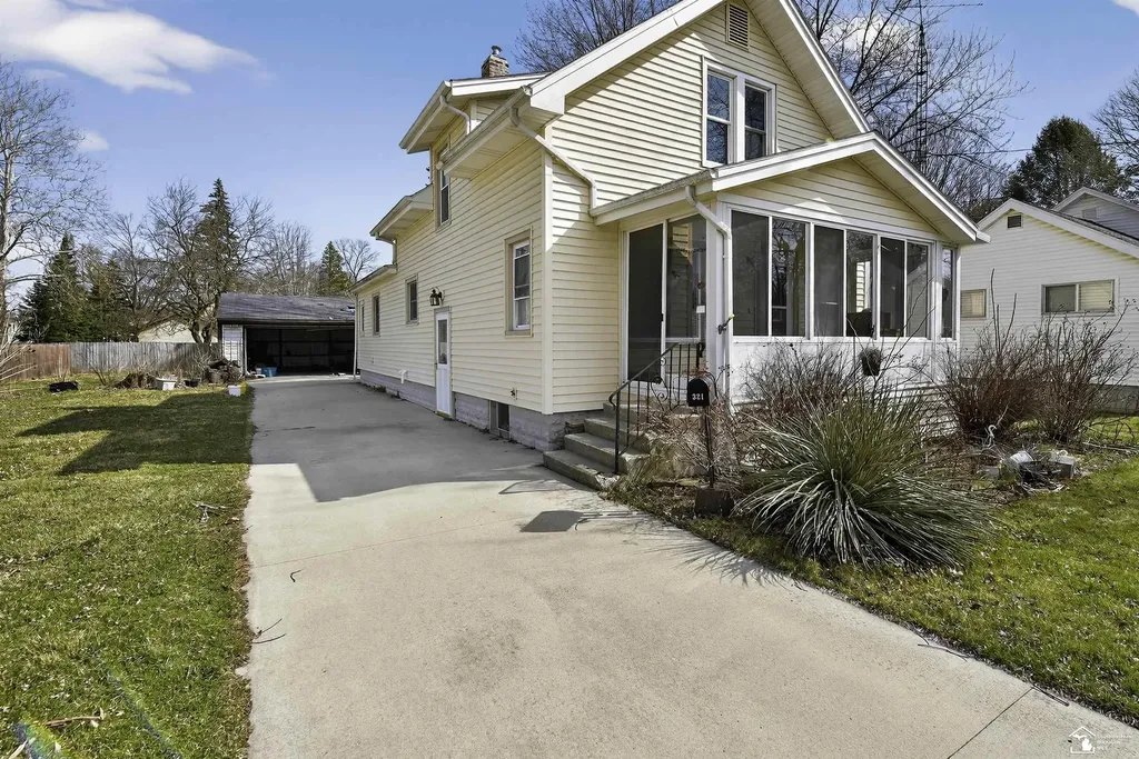 321 Cherry Street Blissfield Village MI 49228