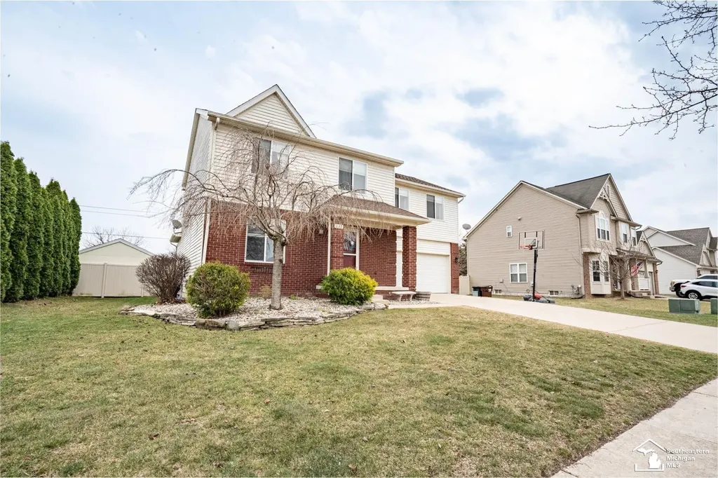 835 Golf Ridge Circle Dundee Village MI 48131