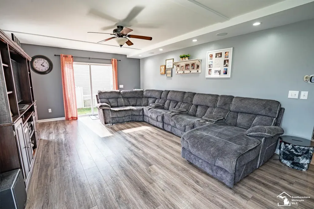835 Golf Ridge Circle Dundee Village MI 48131