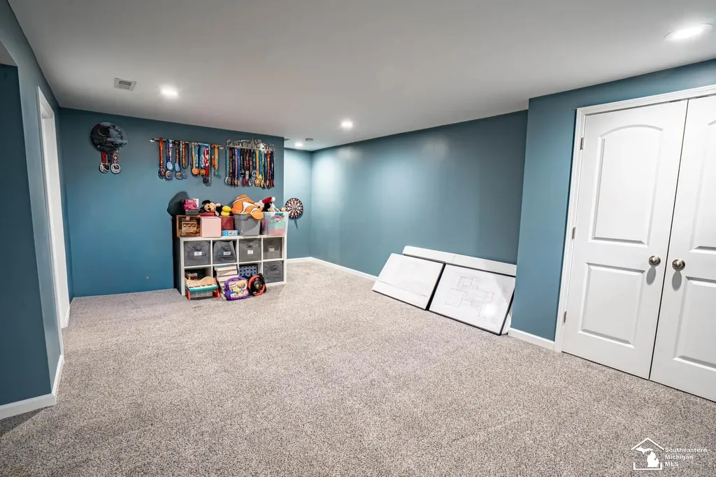835 Golf Ridge Circle Dundee Village MI 48131
