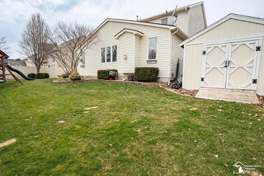 835 Golf Ridge Circle Dundee Village MI 48131