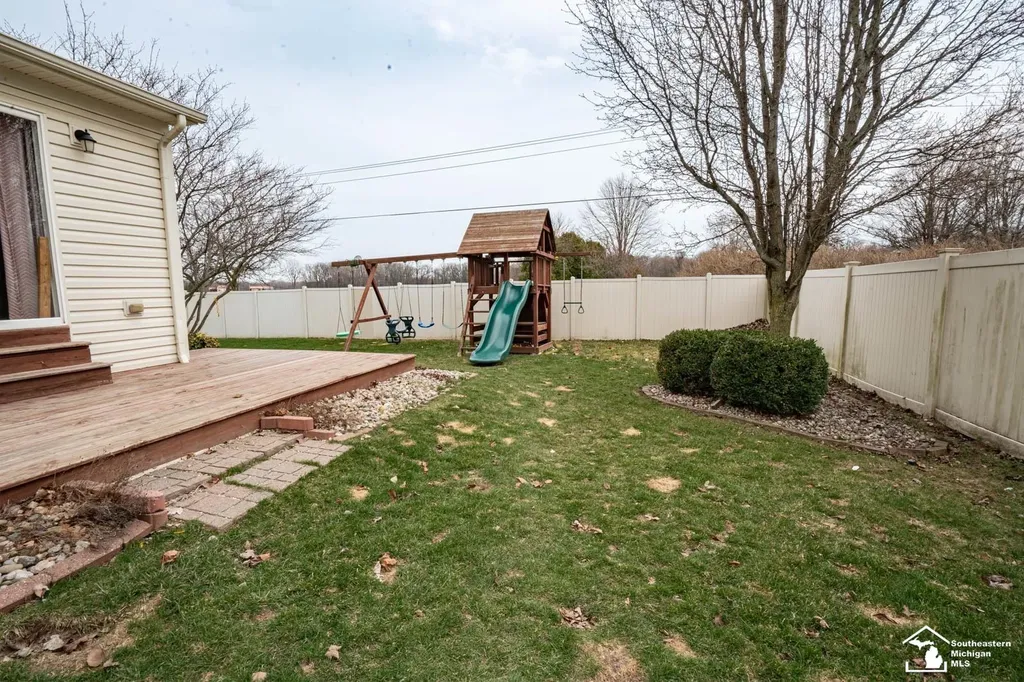 835 Golf Ridge Circle Dundee Village MI 48131