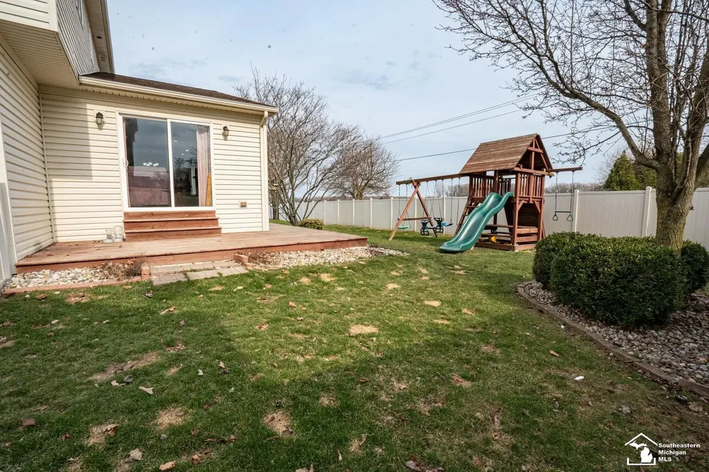 835 Golf Ridge Circle Dundee Village MI 48131