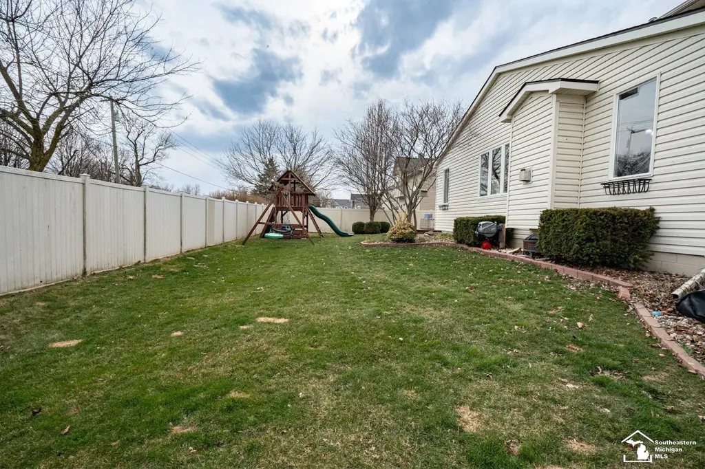 835 Golf Ridge Circle Dundee Village MI 48131
