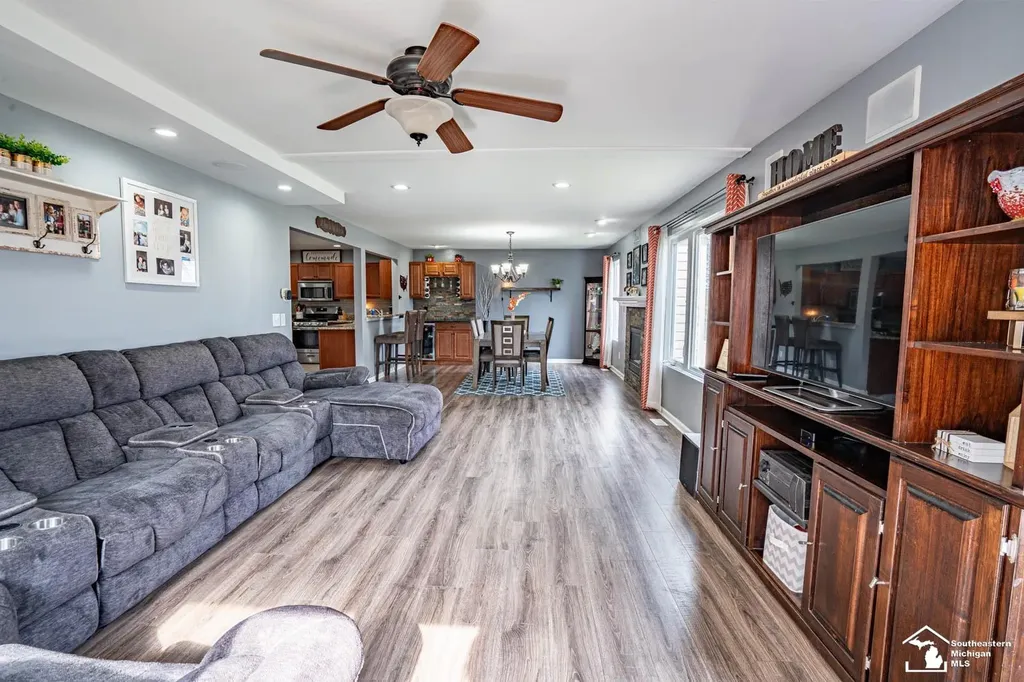835 Golf Ridge Circle Dundee Village MI 48131