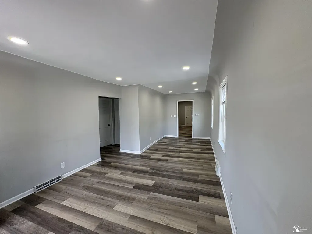 13910 Couwlier Avenue Warren City MI 48089