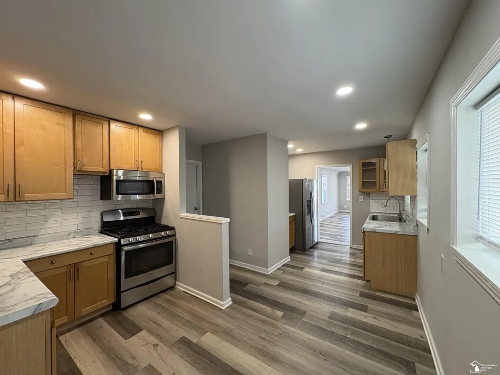13910 Couwlier Avenue Warren City MI 48089