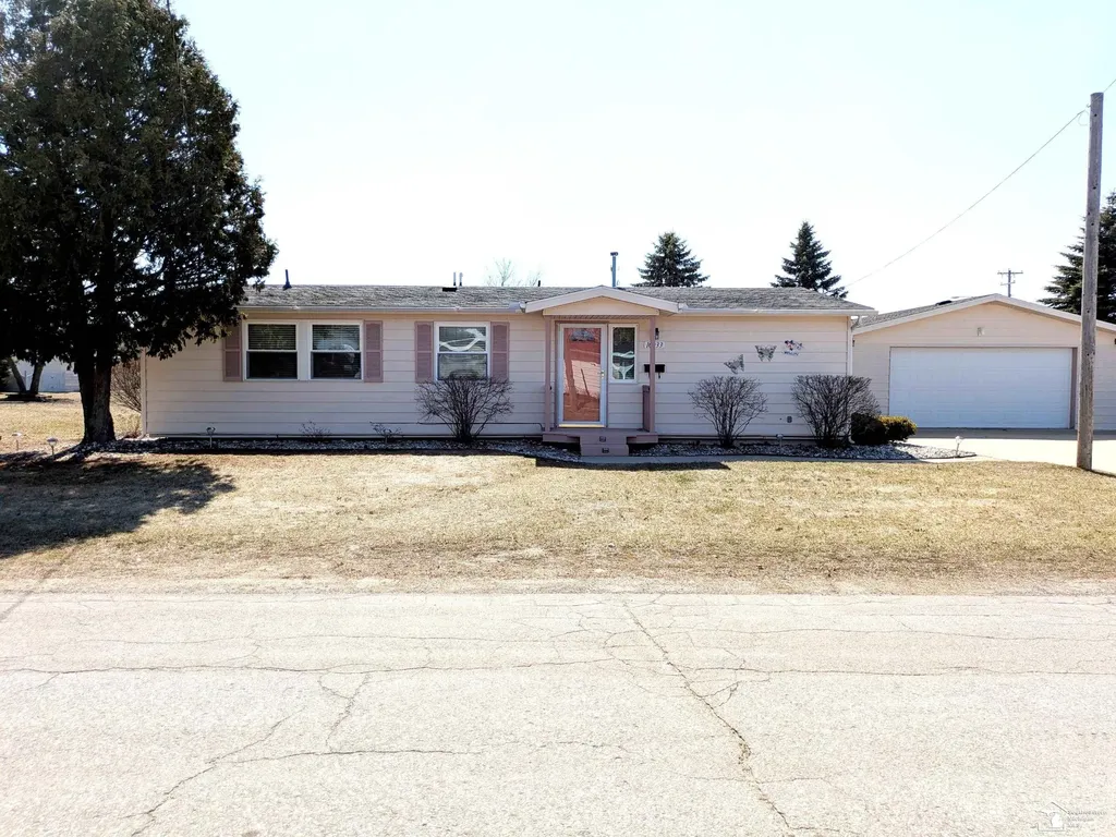 10033 8th Street Oscoda Charter Township MI 48750