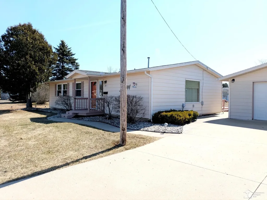 10033 8th Street Oscoda Charter Township MI 48750
