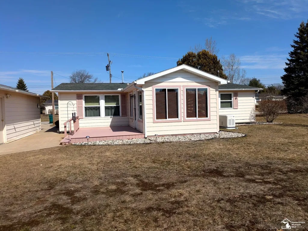 10033 8th Street Oscoda Charter Township MI 48750