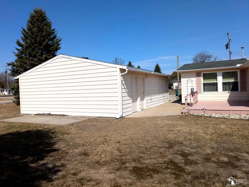 10033 8th Street Oscoda Charter Township MI 48750