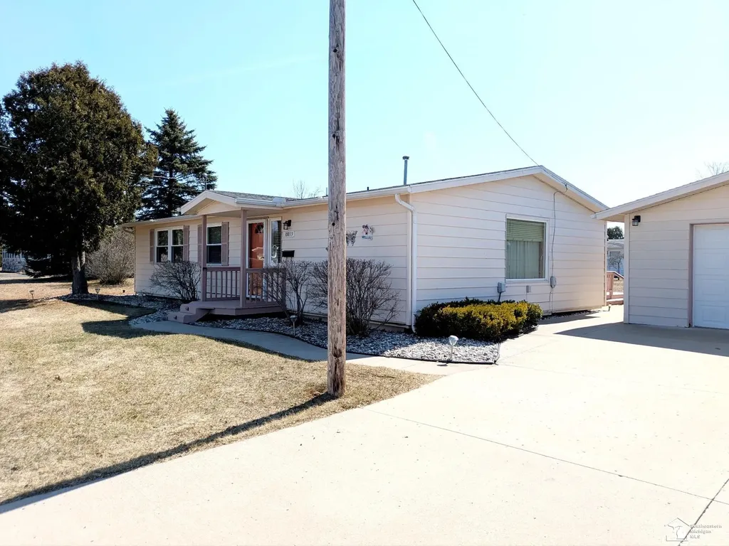 10033 8th Street Oscoda Charter Township MI 48750