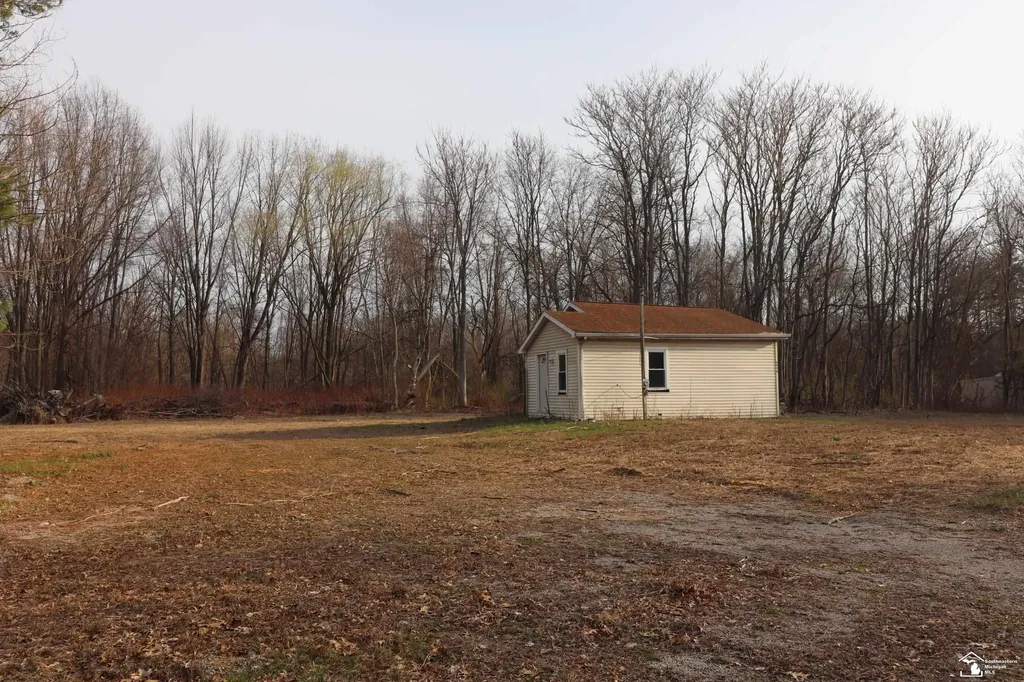 2630 W Temperance Road Bedford Township MI 48182