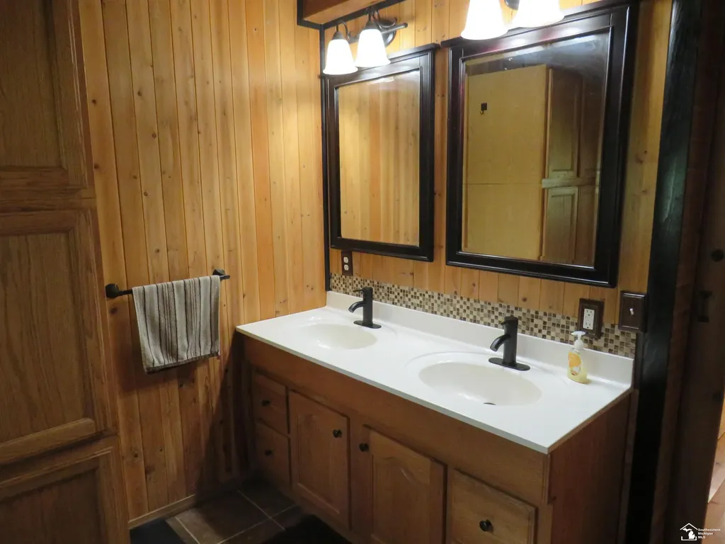 1193 Sand Lake Highway Cambridge Township MI 49265