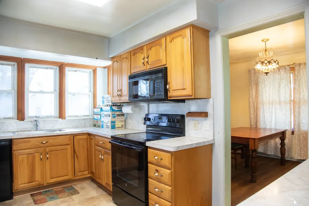 15708 Goddard Road Allen Park City MI 48101