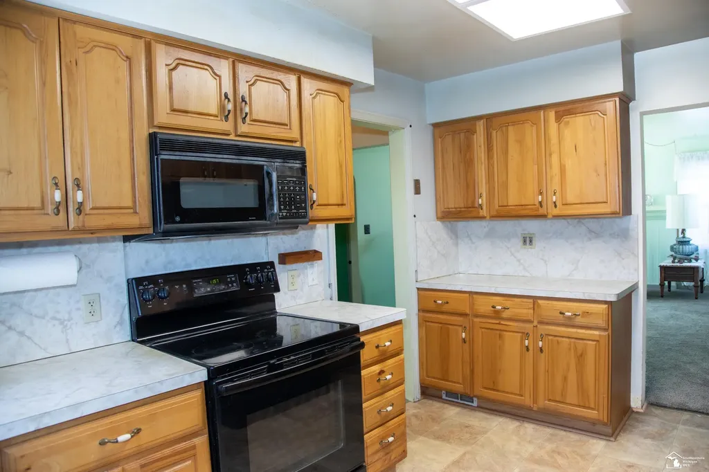 15708 Goddard Road Allen Park City MI 48101