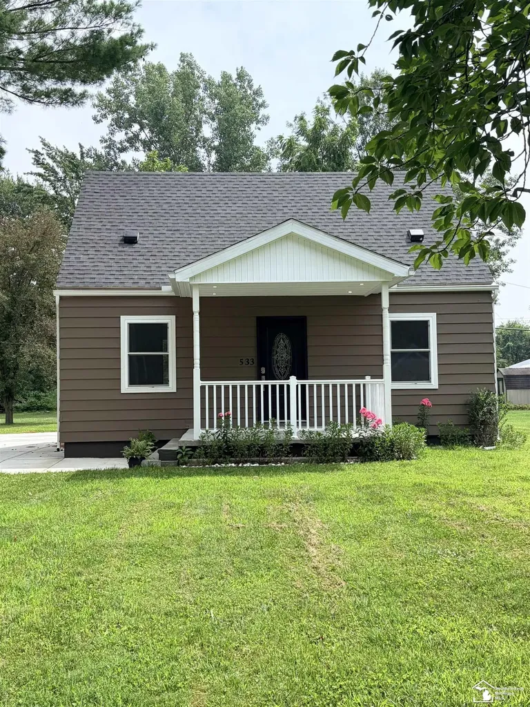 533 Center Street Carleton Village MI 48117