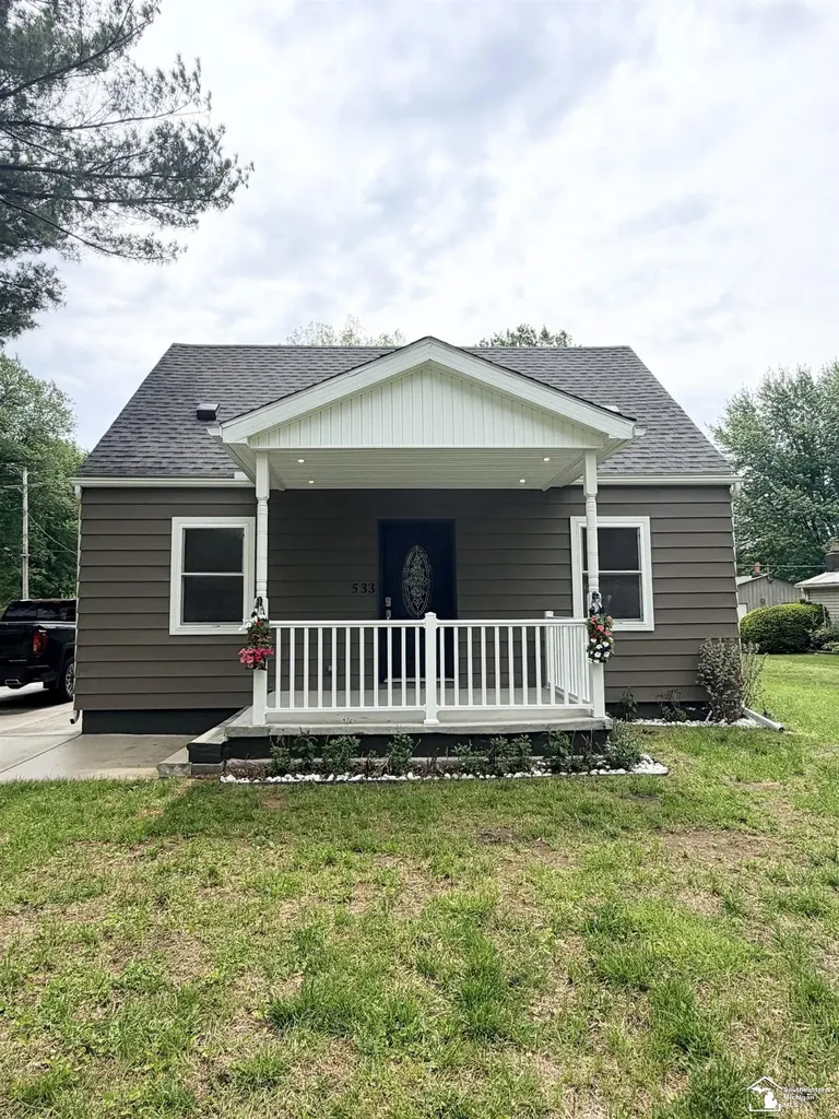 533 Center Street Carleton Village MI 48117
