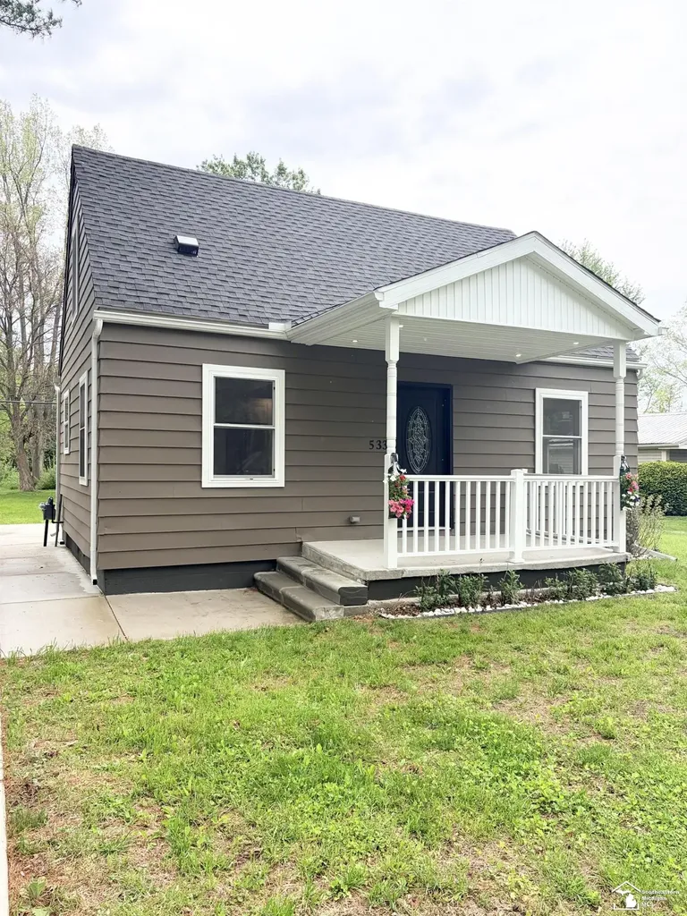 533 Center Street Carleton Village MI 48117