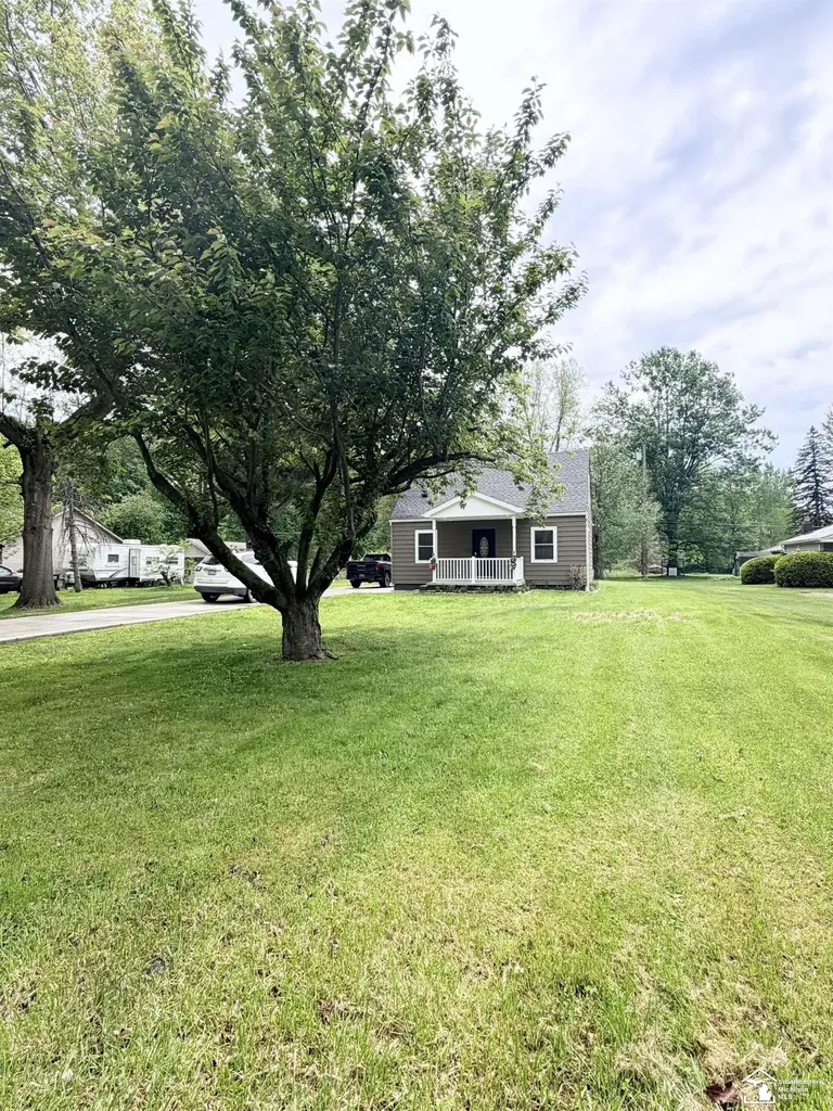533 Center Street Carleton Village MI 48117