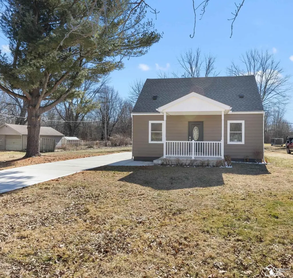 533 Center Street Carleton Village MI 48117