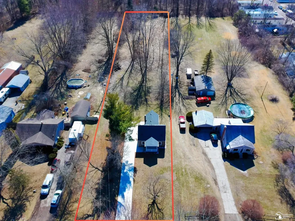 533 Center Street Carleton Village MI 48117