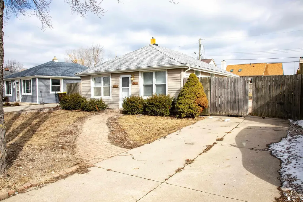 5323 Lathrop Street Trenton City MI 48183