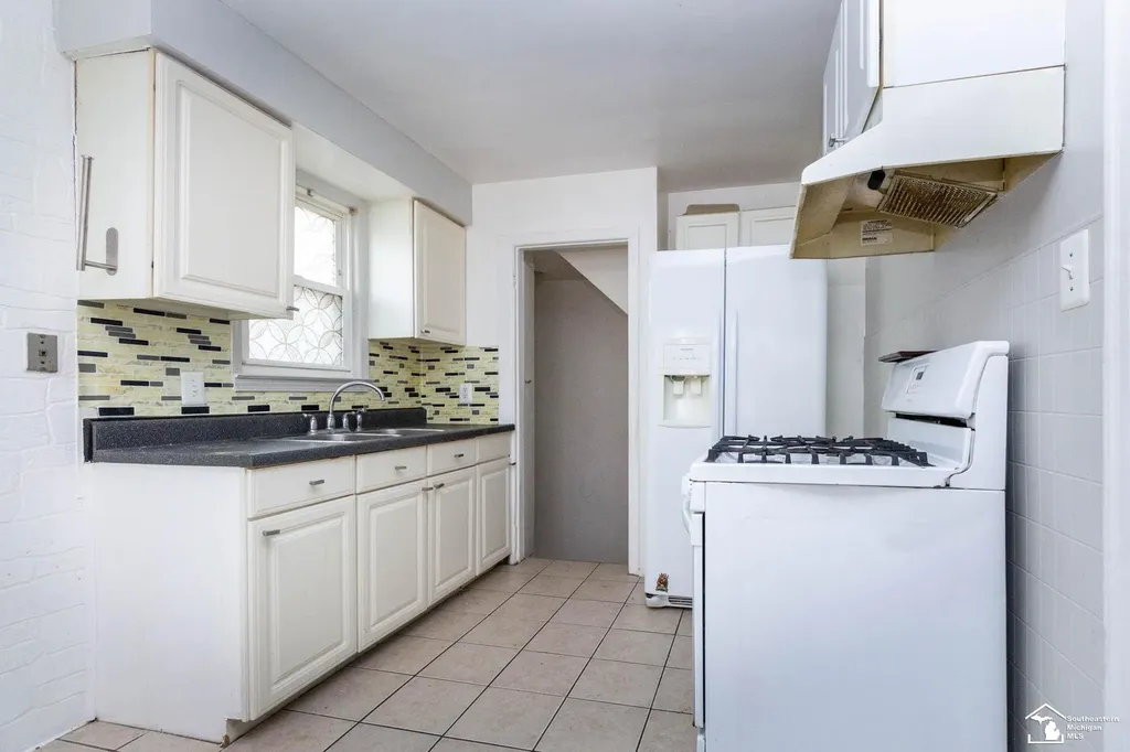 2169 Cicotte Avenue Lincoln Park City MI 48146