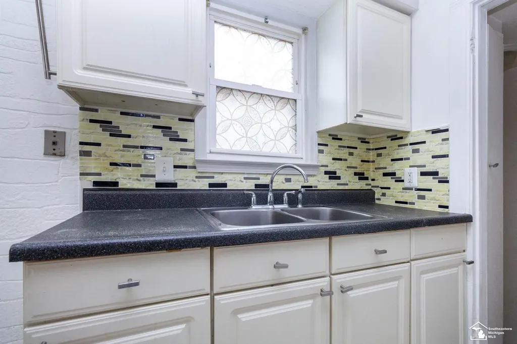 2169 Cicotte Avenue Lincoln Park City MI 48146