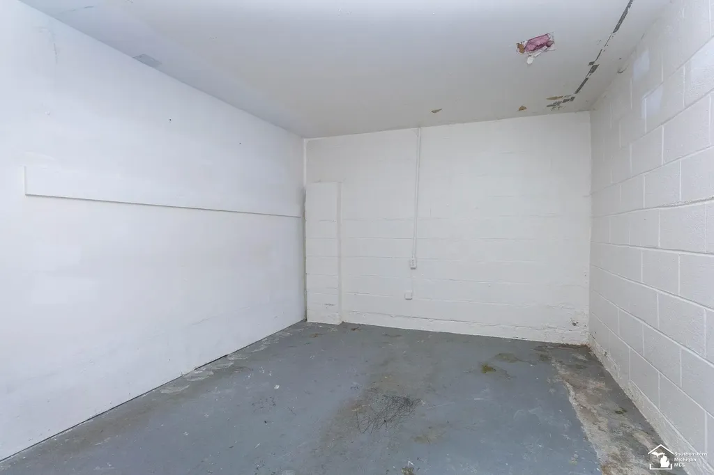 2169 Cicotte Avenue Lincoln Park City MI 48146