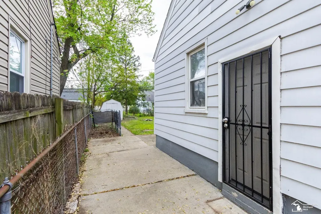 2169 Cicotte Avenue Lincoln Park City MI 48146