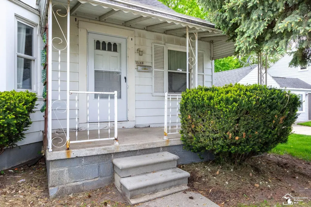 2169 Cicotte Avenue Lincoln Park City MI 48146