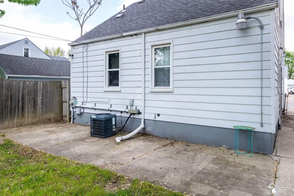 2169 Cicotte Avenue Lincoln Park City MI 48146