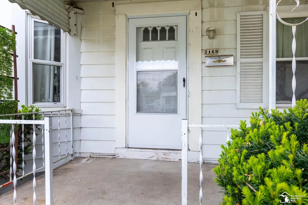 2169 Cicotte Avenue Lincoln Park City MI 48146