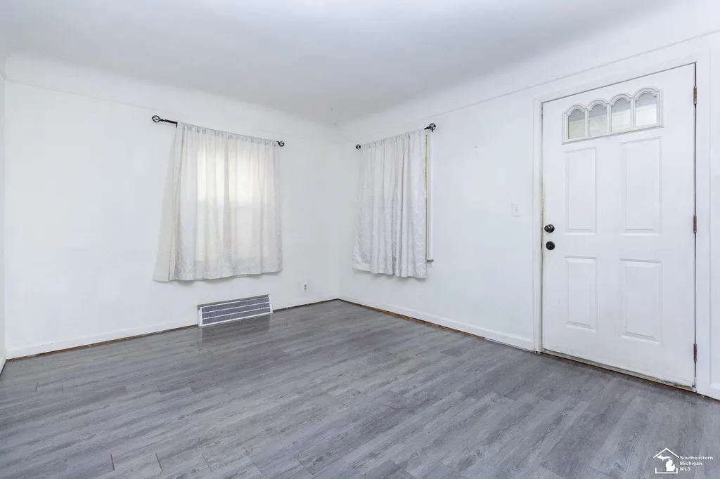 2169 Cicotte Avenue Lincoln Park City MI 48146