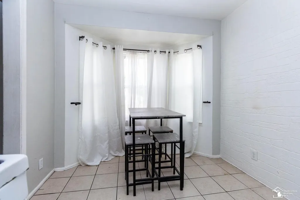 2169 Cicotte Avenue Lincoln Park City MI 48146