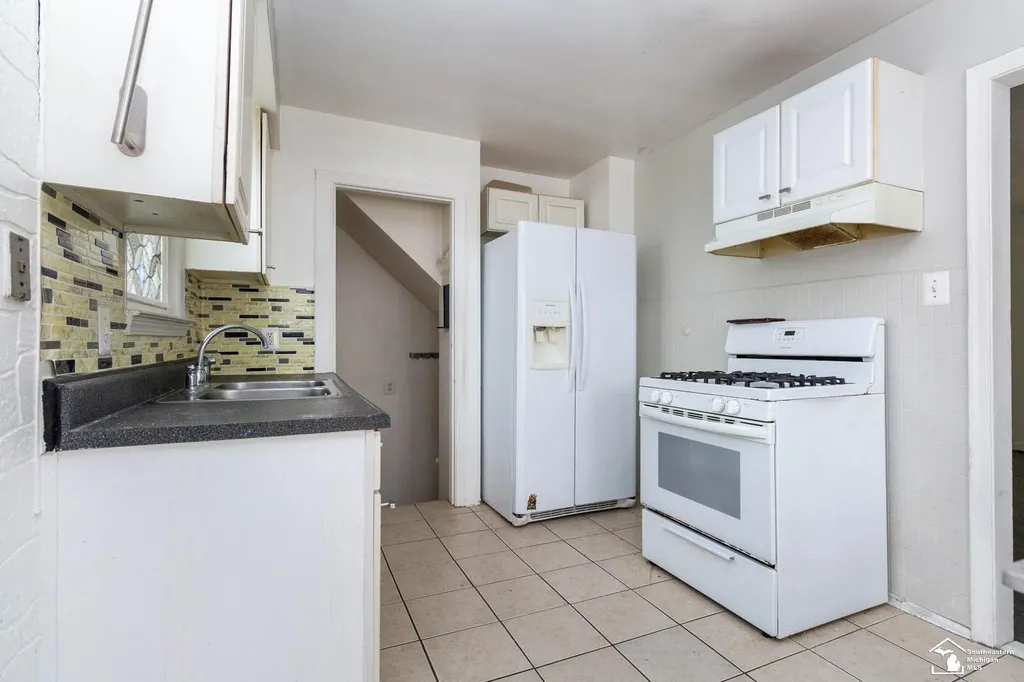 2169 Cicotte Avenue Lincoln Park City MI 48146