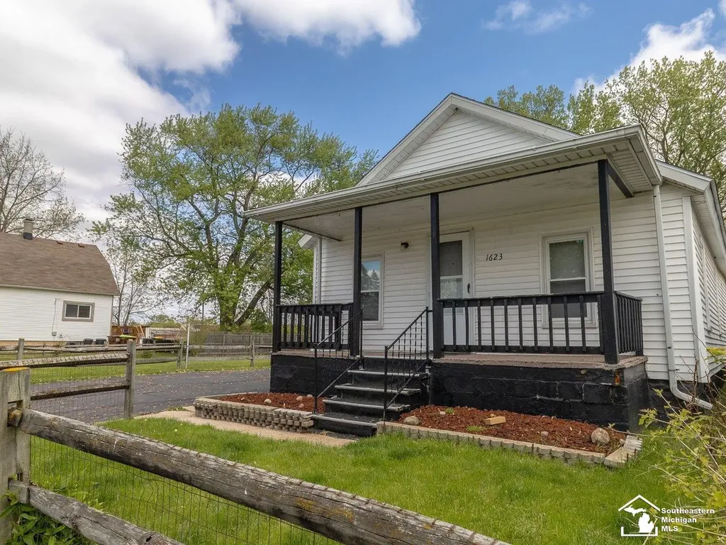 1623 Oak Street Monroe City MI 48161