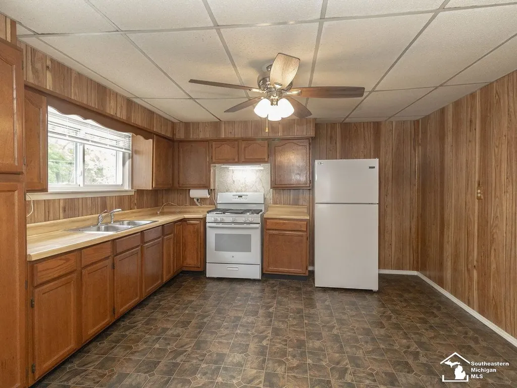 1623 Oak Street Monroe City MI 48161