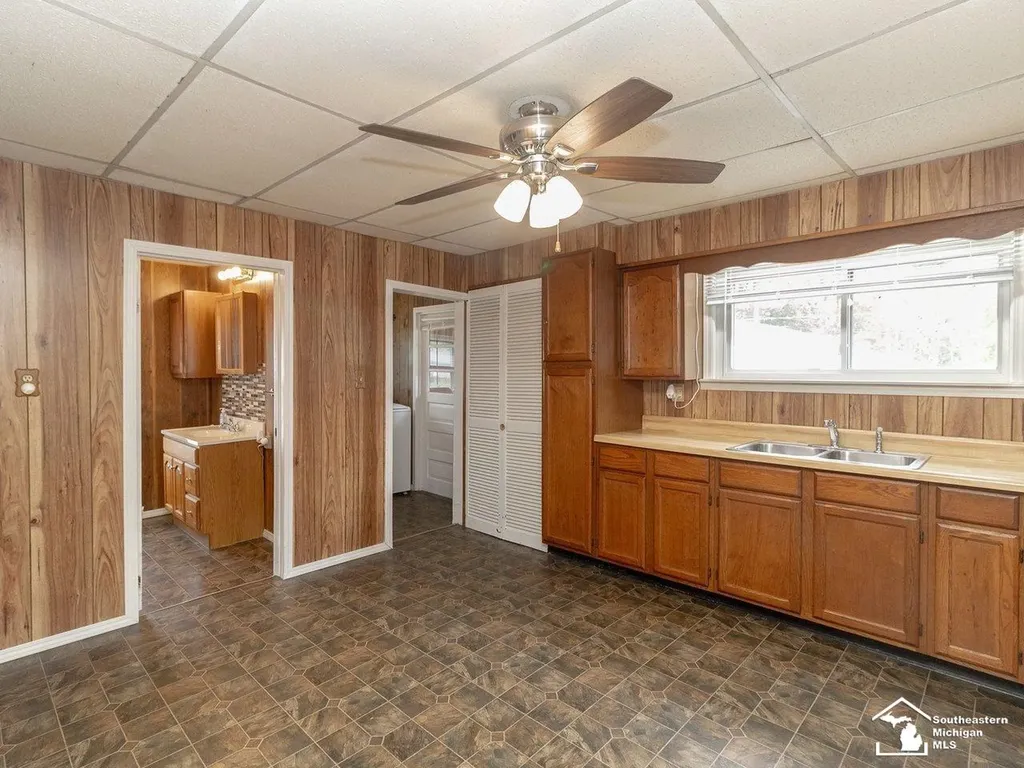 1623 Oak Street Monroe City MI 48161
