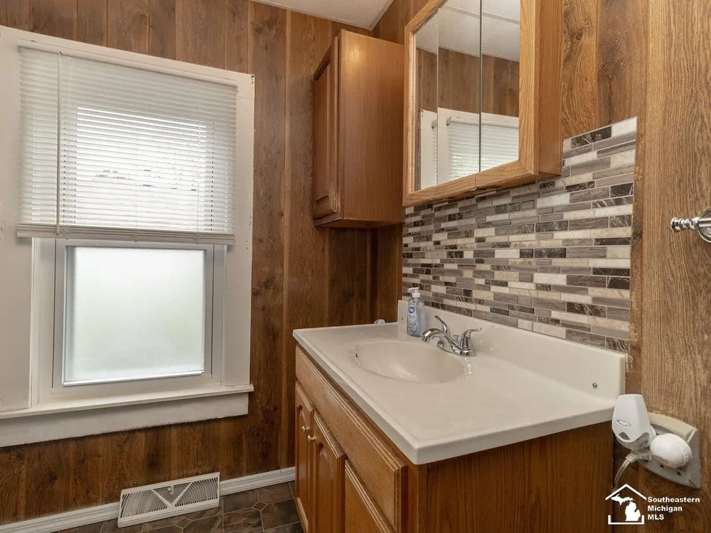 1623 Oak Street Monroe City MI 48161